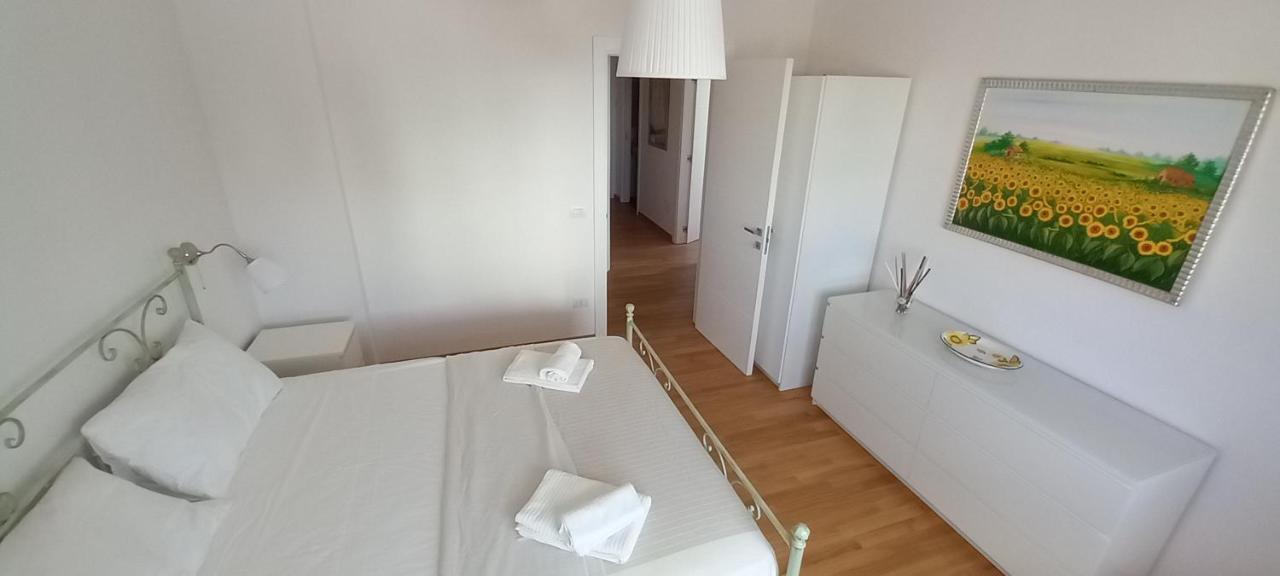 Central Apartment Con Tre Camere Da Letto Locorotondo Bagian luar foto