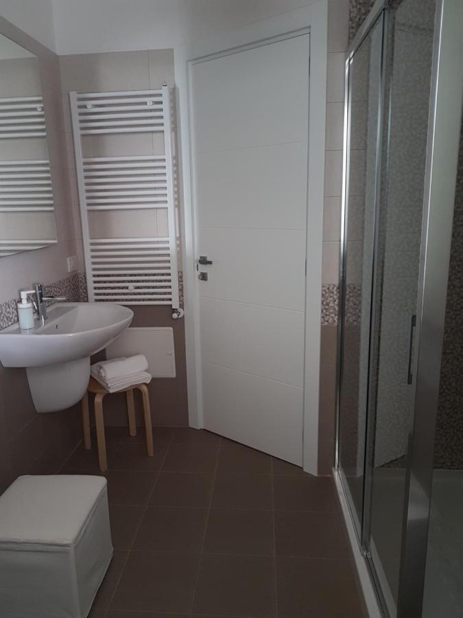 Central Apartment Con Tre Camere Da Letto Locorotondo Bagian luar foto