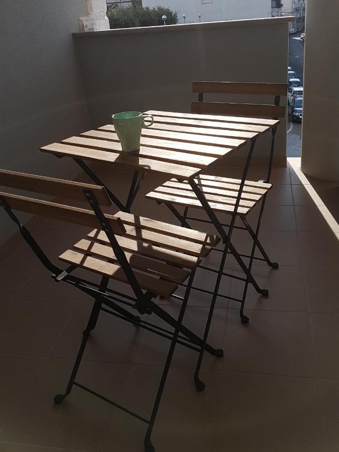Central Apartment Con Tre Camere Da Letto Locorotondo Bagian luar foto
