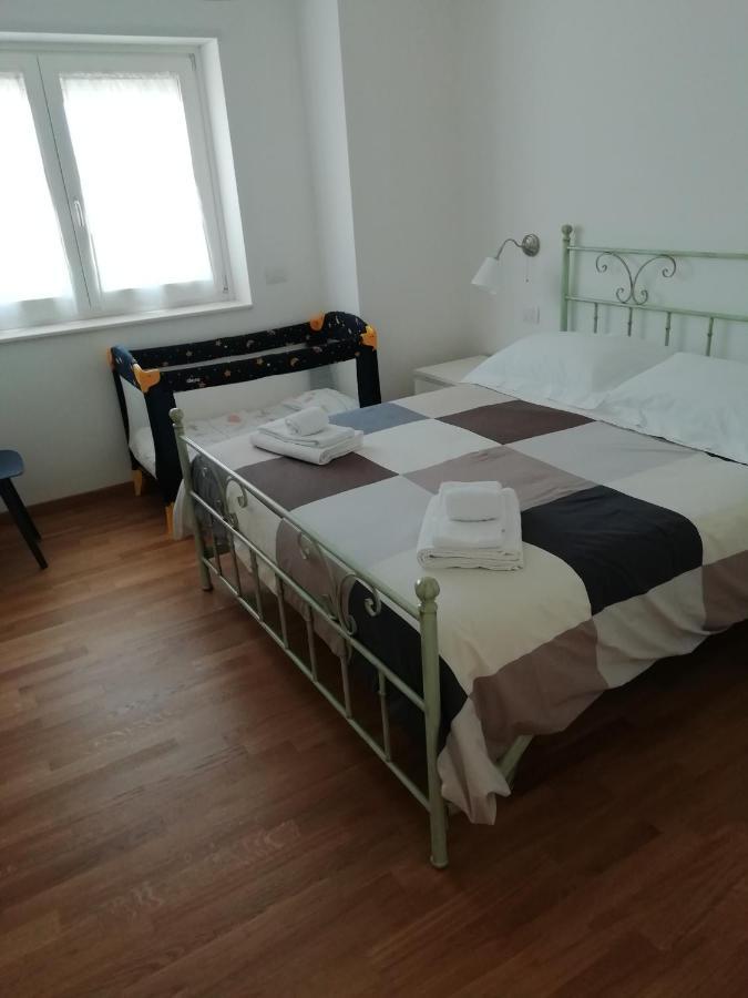 Central Apartment Con Tre Camere Da Letto Locorotondo Bagian luar foto
